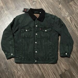 NWT Levis Sherpa trucker jacket